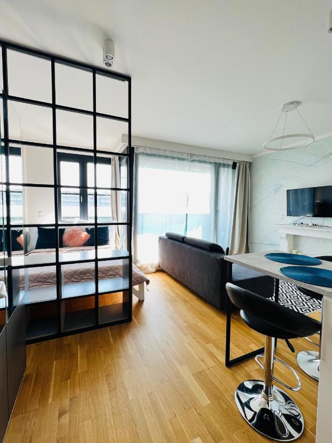 White Pearl Studio With Parking In Holesovice 프라하 외부 사진