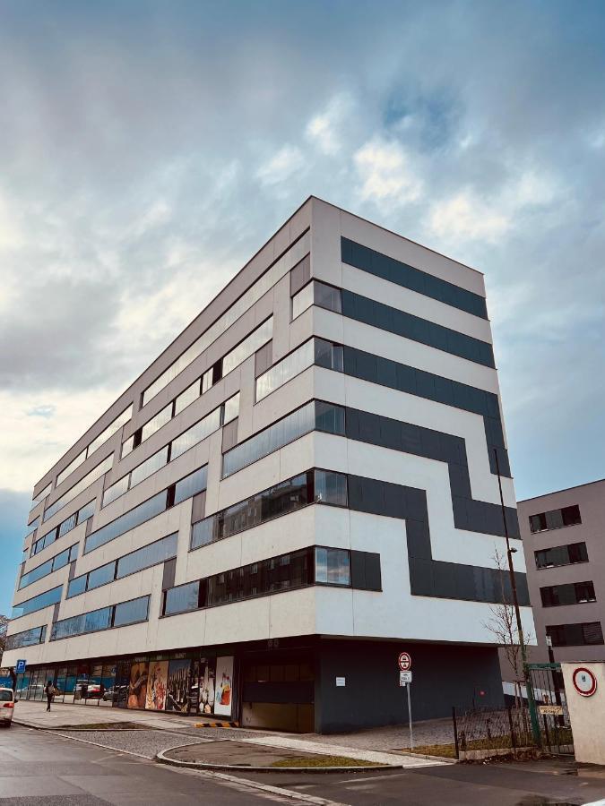 White Pearl Studio With Parking In Holesovice 프라하 외부 사진